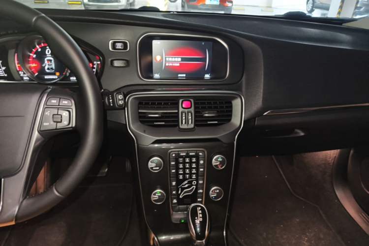 Used Volvo V40 2016 T3 Zhiyi Edition Audio And AC Panel