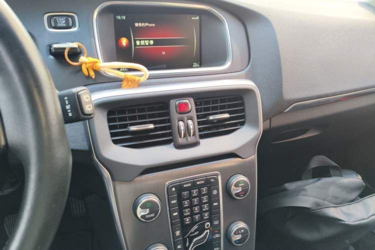Used Volvo V40 2016 T3 Zhiyi Edition Audio And AC Panel