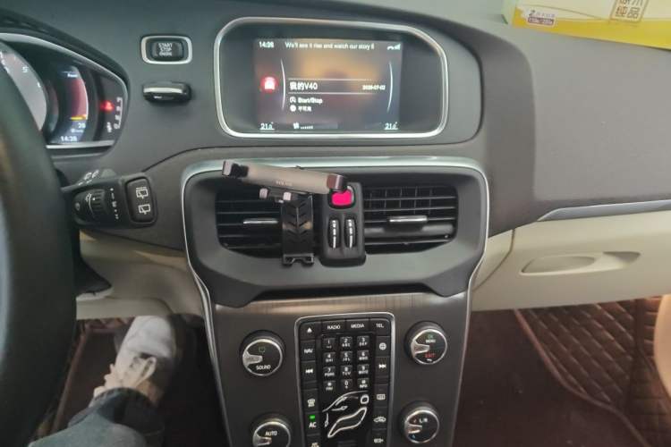 Used Volvo V40 2016 T3 Zhiyi Edition Audio And AC Panel