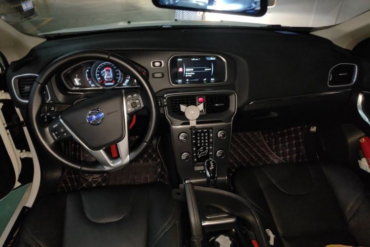 Used Volvo V40 2016 T3 Zhiyi Edition Center Console