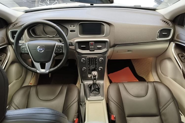 Used Volvo V40 2016 T3 Zhiyi Edition Center Console