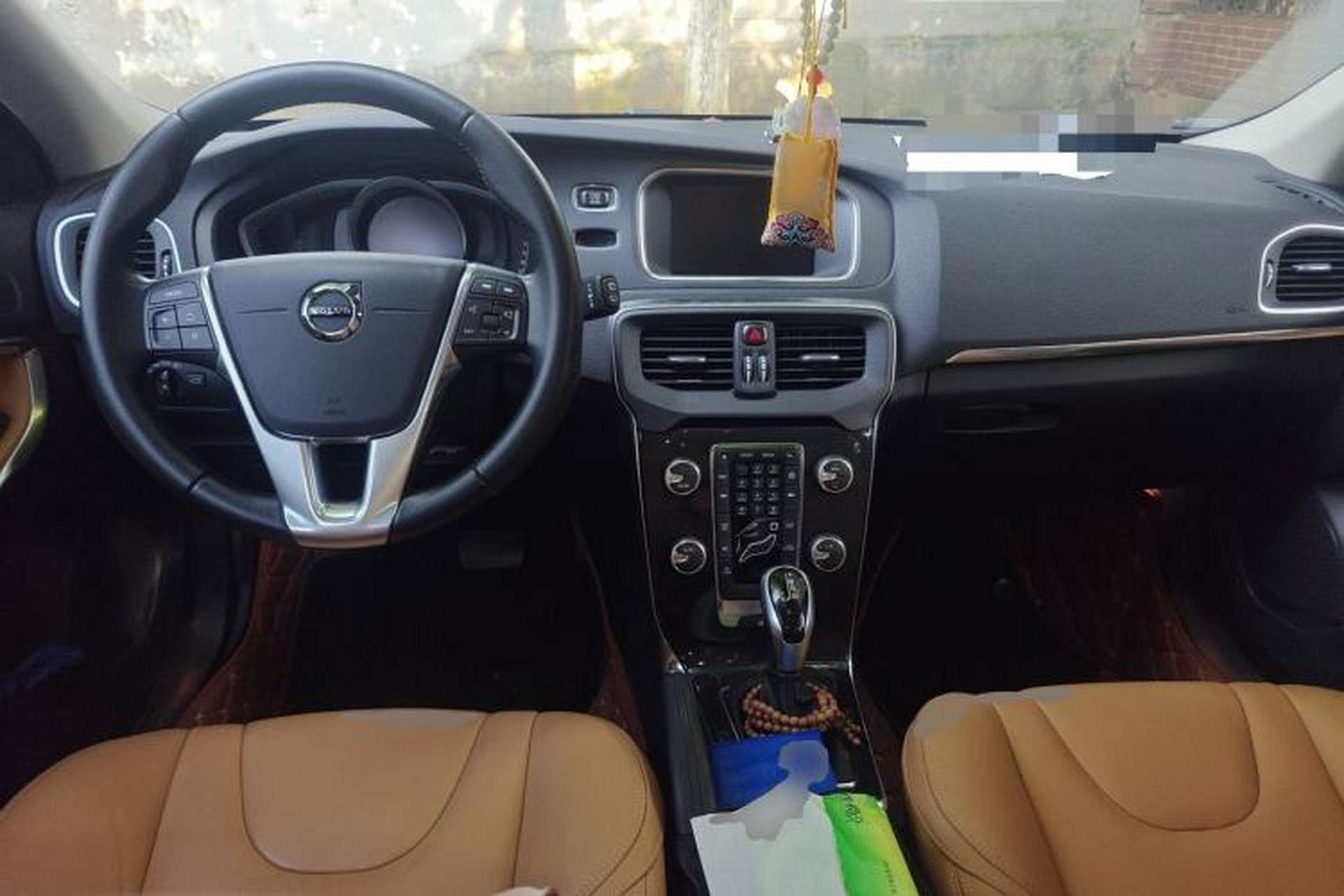 Used Volvo V40 2016 T3 Zhiyi Edition Center Console