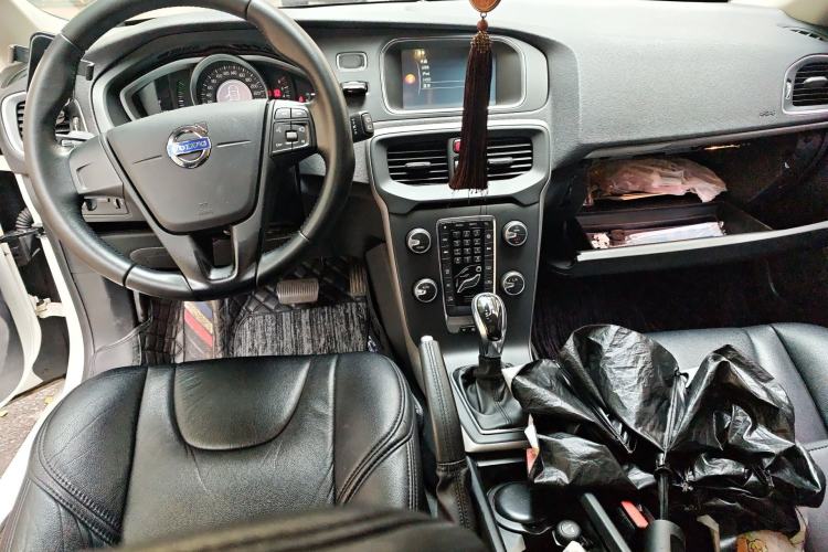Used Volvo V40 2016 T3 Zhiyi Edition Center Console