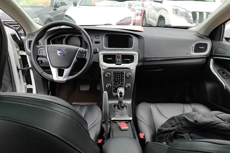 Used Volvo V40 2016 T3 Zhiyi Edition Center Console