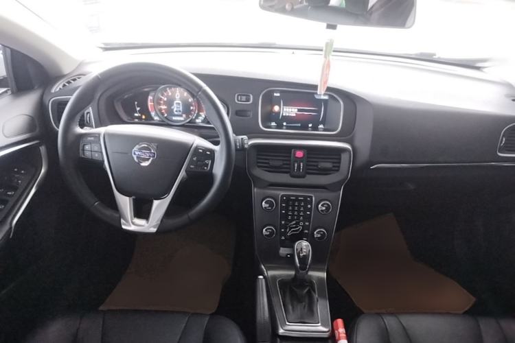 Used Volvo V40 2016 T3 Zhiyi Edition Center Console