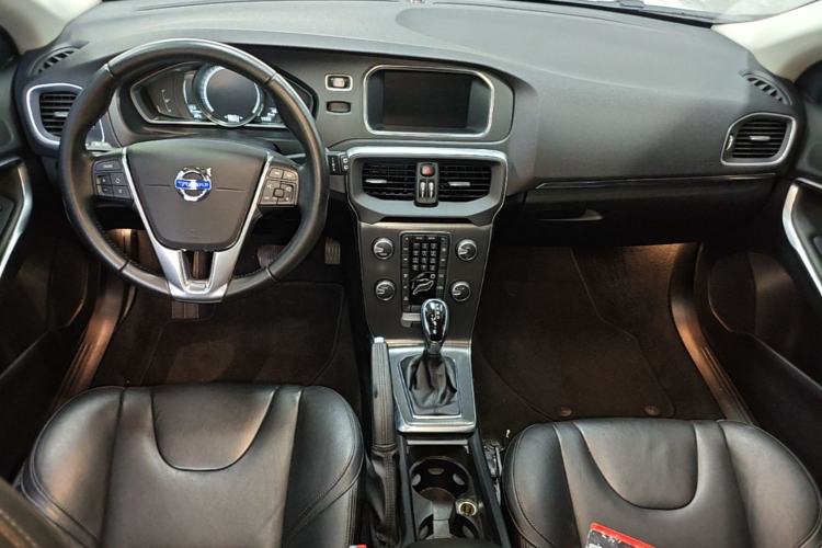 Used Volvo V40 2016 T3 Zhiyi Edition Center Console
