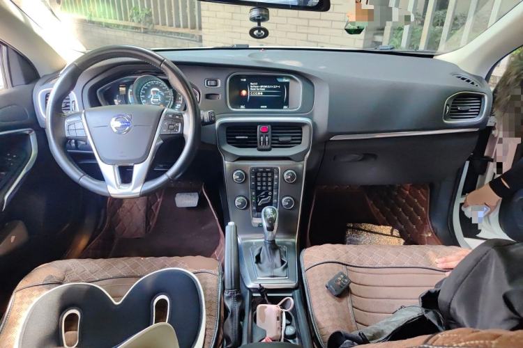 Used Volvo V40 2016 T3 Zhiyi Edition Center Console