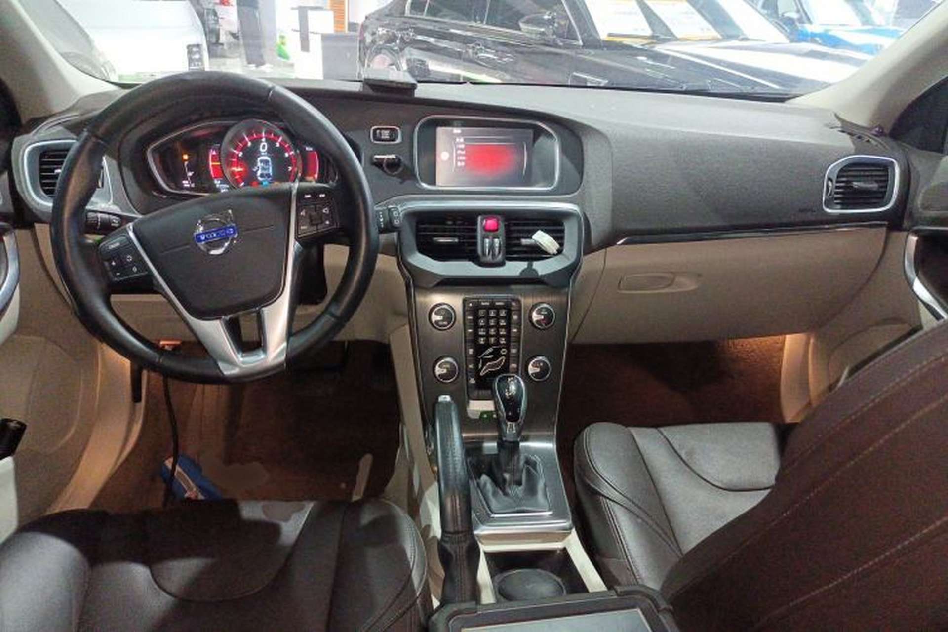 Used Volvo V40 2016 T3 Zhiyi Edition Center Console