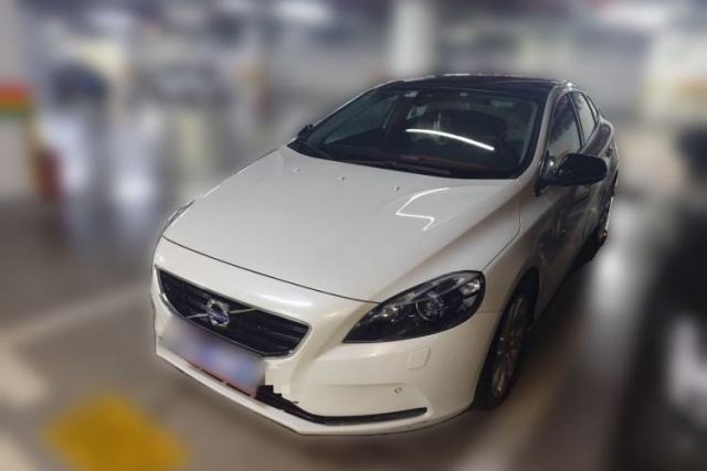 Used Volvo V40 2016 T4 Smart Luxury Edition