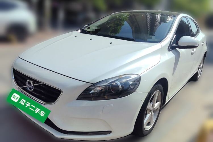 Used Volvo V40 2016 T3 Zhiyi Edition Guazi used car, China used car export, Used car for sale, Used cars, Cheapest cars for sale