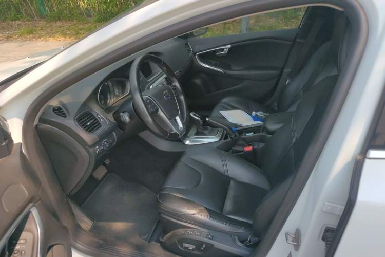 Used Volvo V40 2016 T4 Smart Luxury Edition Driver Seat