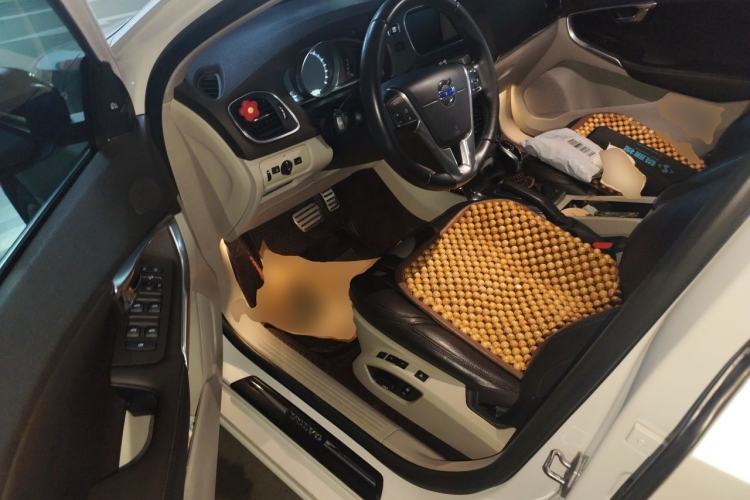 Used Volvo V40 2016 T4 Smart Luxury Edition Driver Seat