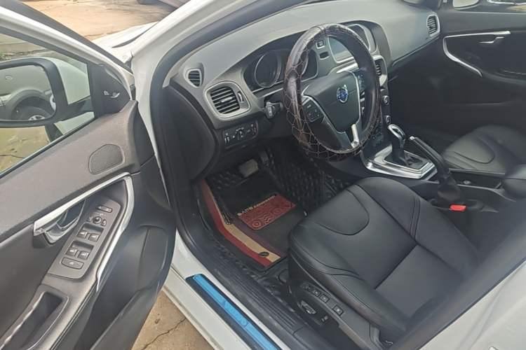 Used Volvo V40 2016 T4 Smart Luxury Edition Driver Seat