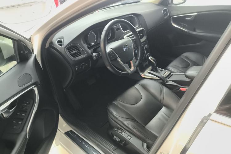 Used Volvo V40 2016 T4 Smart Luxury Edition Driver Seat