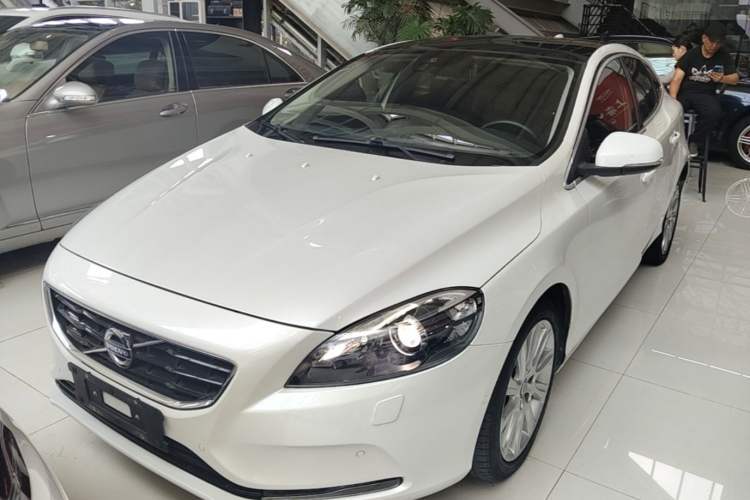Used Volvo V40 2016 T4 Smart Luxury Edition Guazi used car, China used car export, Used car for sale, Used  cars, Cheapest cars for sale