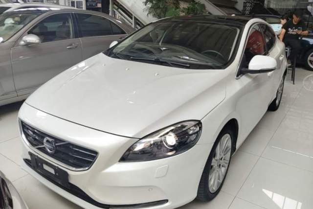 Used Volvo V40 2016 T4 Smart Luxury Edition