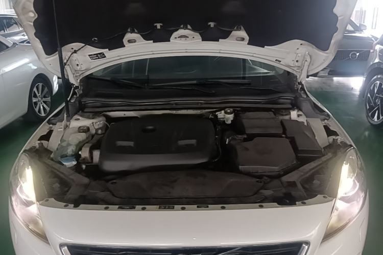 Used Volvo V40 2016 T4 Smart Luxury Edition Engine Bay