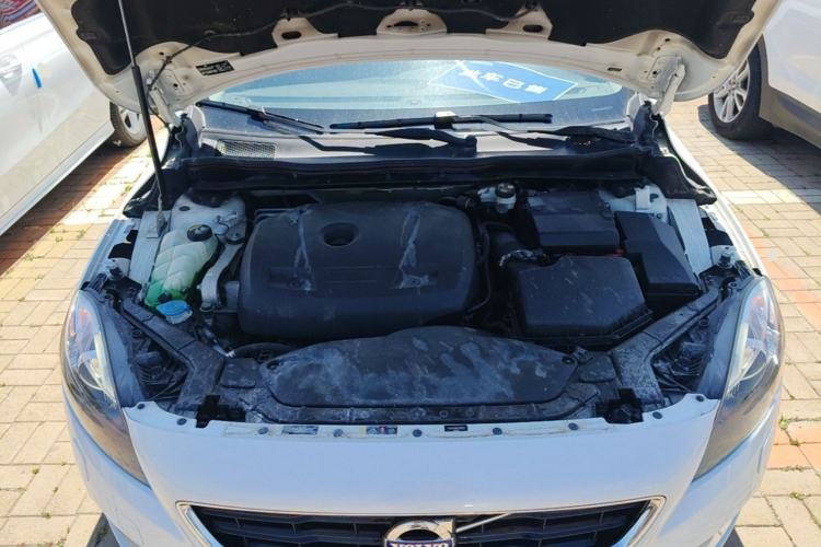Used Volvo V40 2016 T4 Smart Luxury Edition Engine Bay
