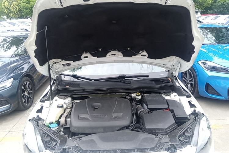 Used Volvo V40 2016 T3 Zhiyi Edition Engine Bay