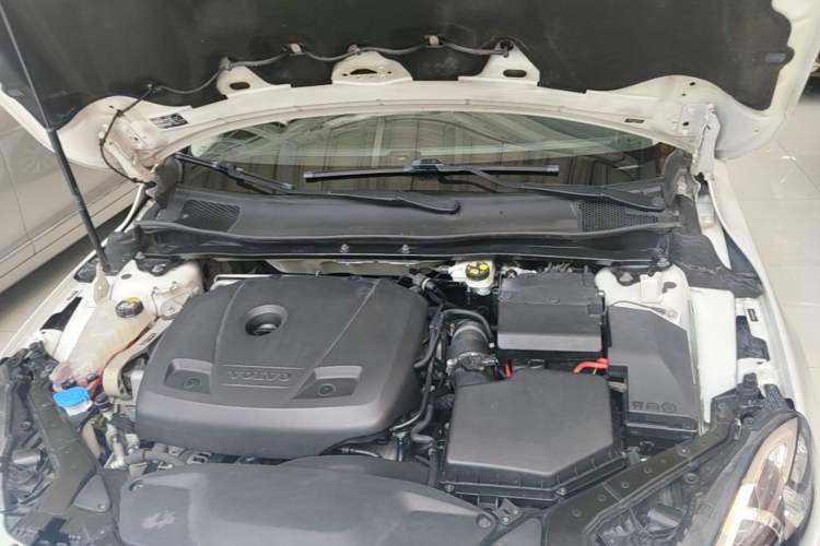 Used Volvo V40 2016 T4 Smart Luxury Edition Engine Bay