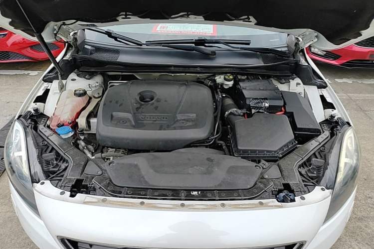 Used Volvo V40 2016 T3 Zhiyi Edition Engine Bay