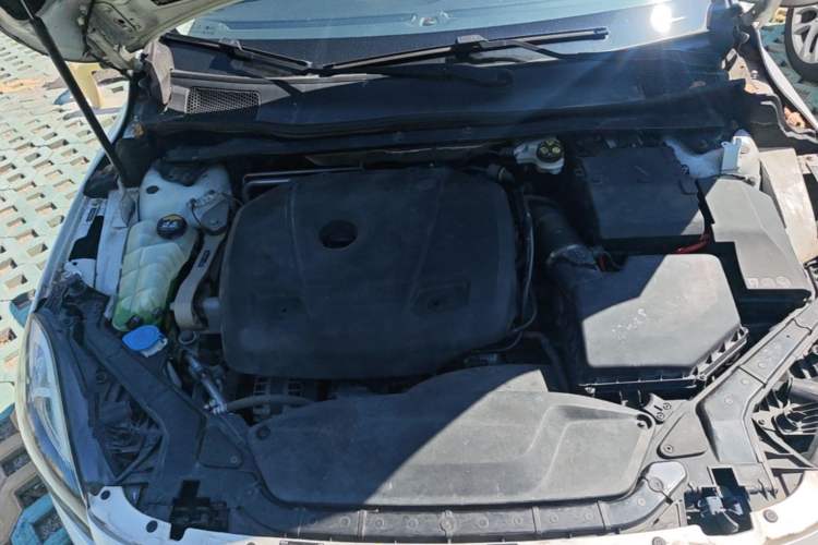 Used Volvo V40 2016 T3 Zhiyi Edition Engine Bay