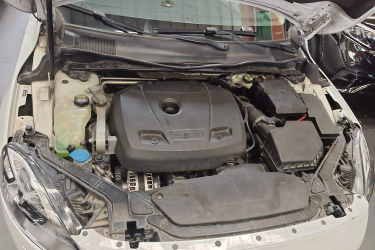 Used Volvo V40 2016 T4 Smart Luxury Edition Engine Bay