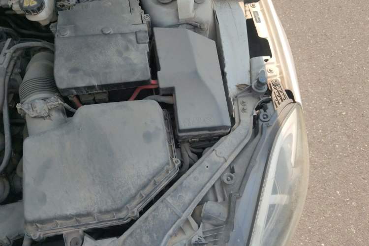 Used Volvo V40 2016 T4 Smart Luxury Edition Engine Bay Left