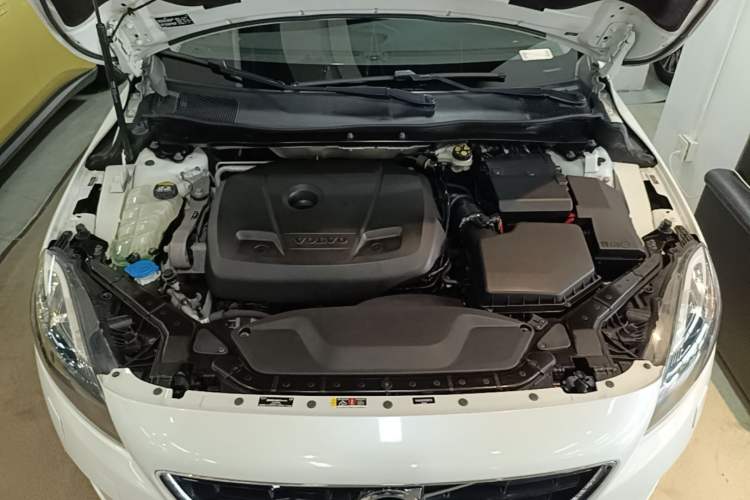 Used Volvo V40 2016 T3 Zhiyi Edition Engine Bay