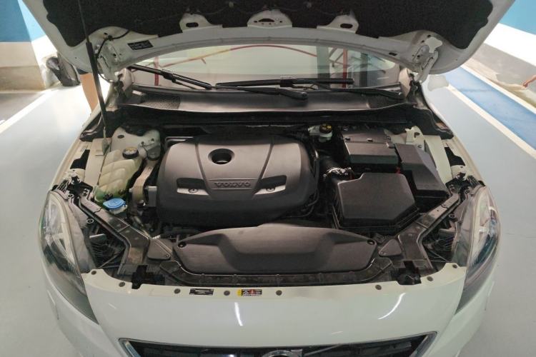 Used Volvo V40 2016 T3 Zhiyi Edition Engine Bay