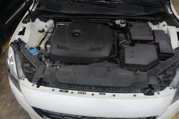 Used Volvo V40 2016 T4 Smart Luxury Edition Engine Bay
