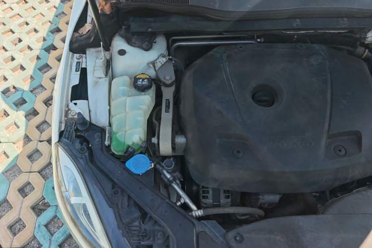 Used Volvo V40 2016 T3 Zhiyi Edition Engine Bay Right