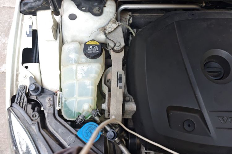 Used Volvo V40 2016 T3 Zhiyi Edition Engine Bay Right