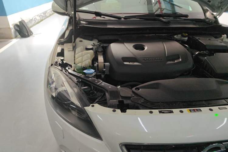 Used Volvo V40 2016 T3 Zhiyi Edition Engine Bay Right