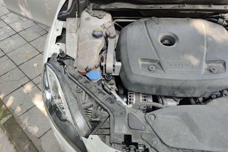 Used Volvo V40 2016 T3 Zhiyi Edition Engine Bay Right
