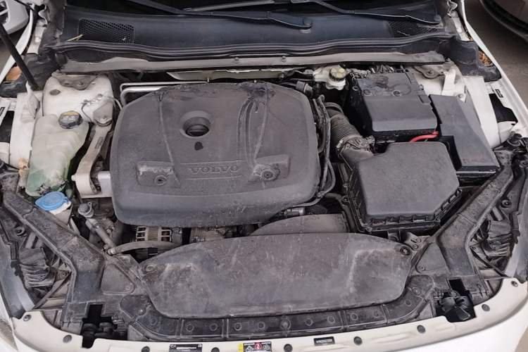 Used Volvo V40 2016 T3 Zhiyi Edition Engine Bay