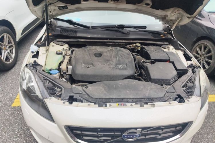 Used Volvo V40 2016 T4 Smart Luxury Edition Engine Bay