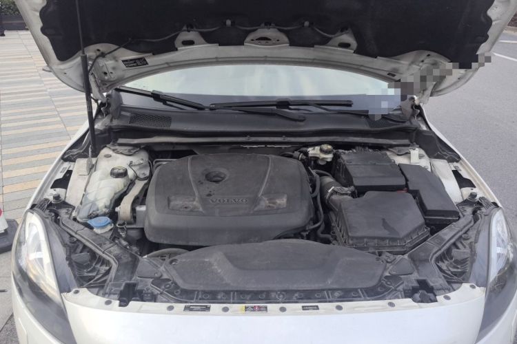 Used Volvo V40 2016 T4 Smart Luxury Edition Engine Bay
