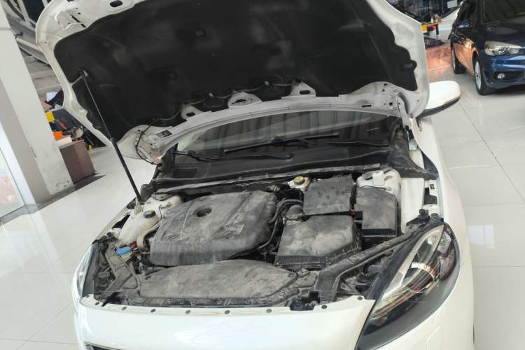 Used Volvo V40 2016 T4 Smart Luxury Edition Engine Bay