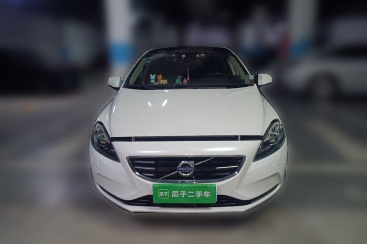 Used Volvo V40 2016 T4 Smart Luxury Edition Exterior 1