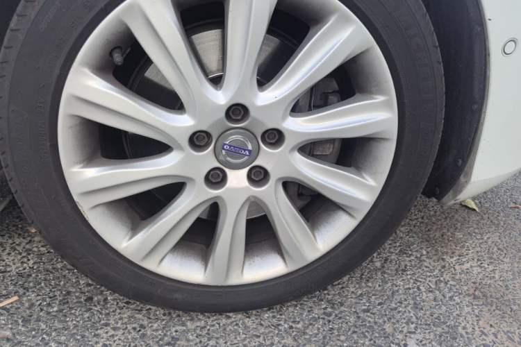Used Volvo V40 2016 T4 Smart Luxury Edition Exterior 1