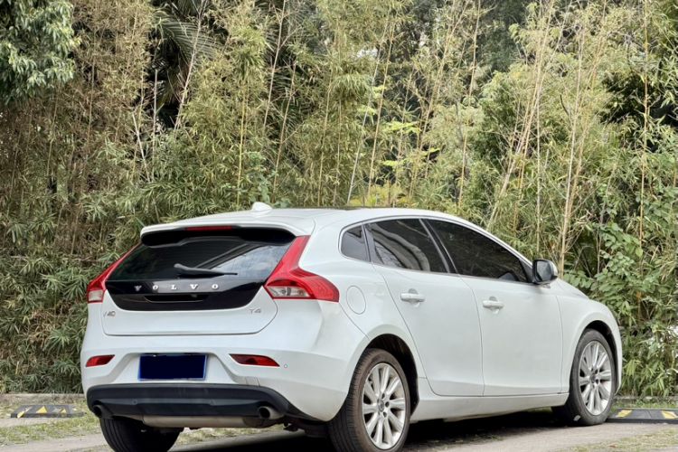 Used Volvo V40 2016 T4 Smart Luxury Edition Exterior 11