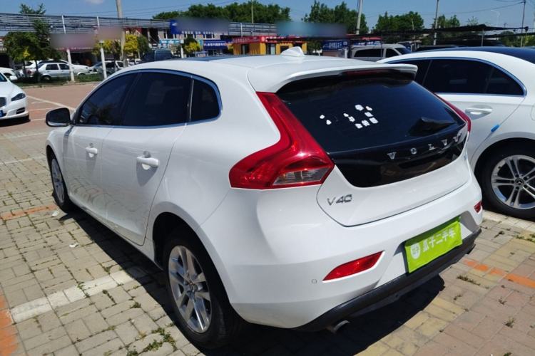 Used Volvo V40 2016 T4 Smart Luxury Edition Exterior 2