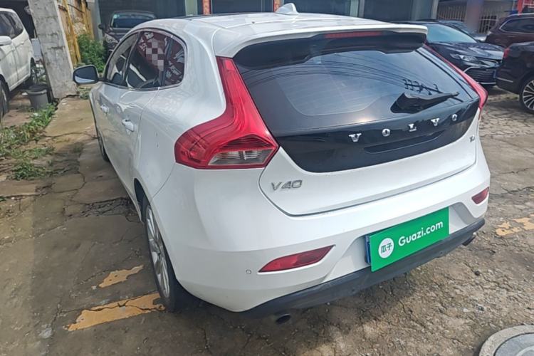 Used Volvo V40 2016 T4 Smart Luxury Edition Exterior 2