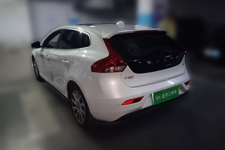 Used Volvo V40 2016 T4 Smart Luxury Edition Exterior 3