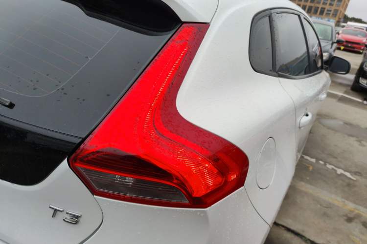 Used Volvo V40 2016 T3 Zhiyi Edition Exterior 3