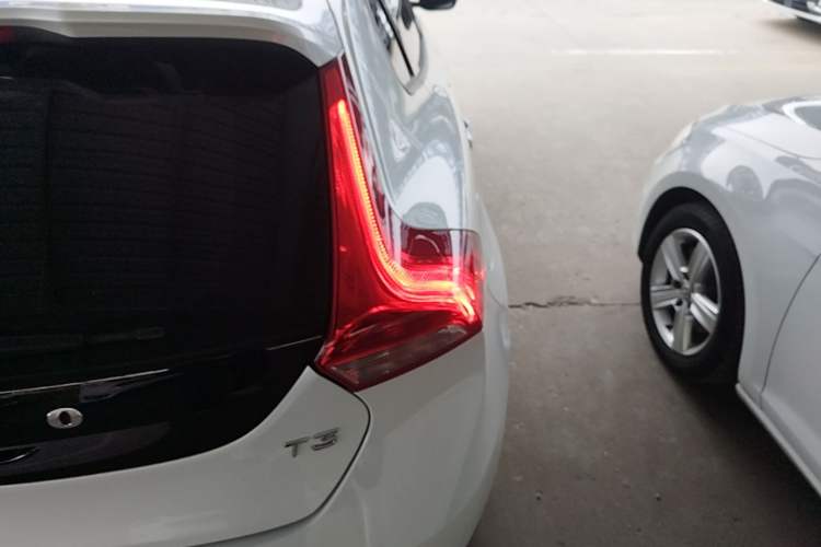 Used Volvo V40 2016 T3 Zhiyi Edition Exterior 3