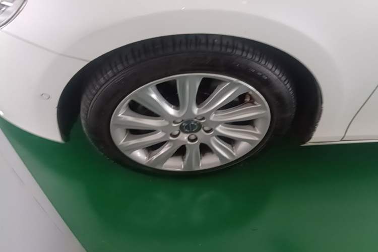 Used Volvo V40 2016 T4 Smart Luxury Edition Exterior 4
