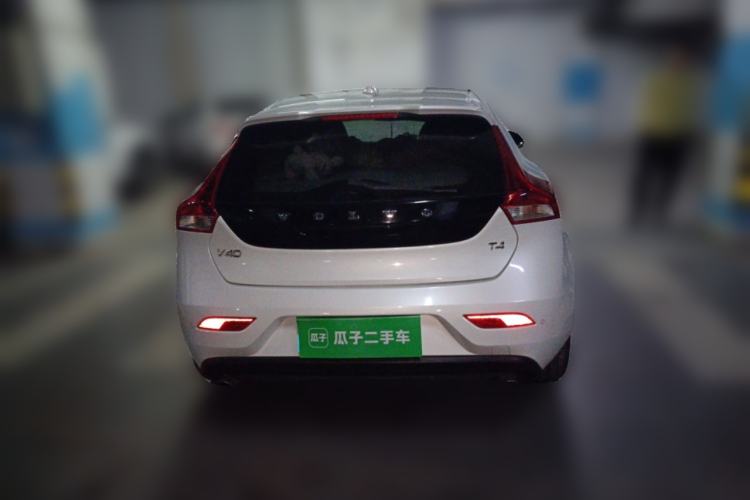 Used Volvo V40 2016 T4 Smart Luxury Edition Exterior 4