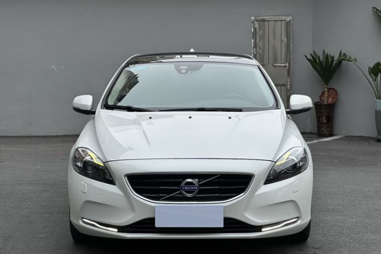 Used Volvo V40 2016 T3 Zhiyi Edition Exterior 4
